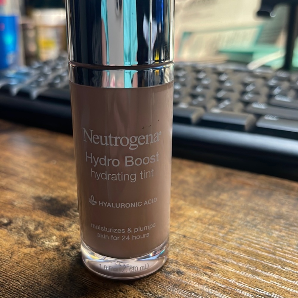 Neutrogena Hydro Boost Hydrating Tint color Soft Beige 50
